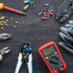 Cât de des trebuie revizuite instalațiile electrice și sanitare